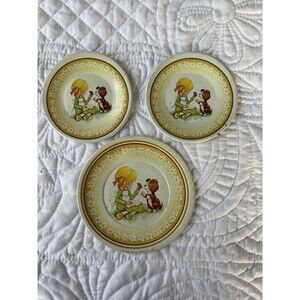 Retro 1970’s-Litho 3 Tin Tea Plates-The Ohio Art Co-Holly Hobbie-Vintage